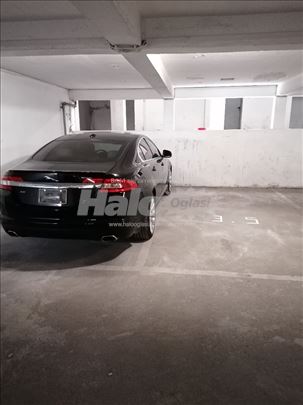 Garažno mesto 14kvm Vojvode Stepe 335 