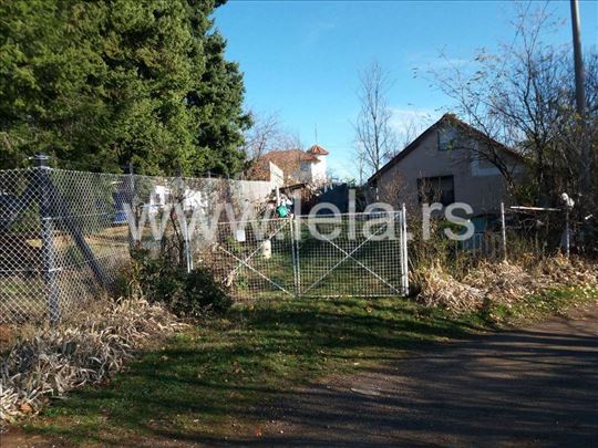 Kuća i plac kod Mladenovca