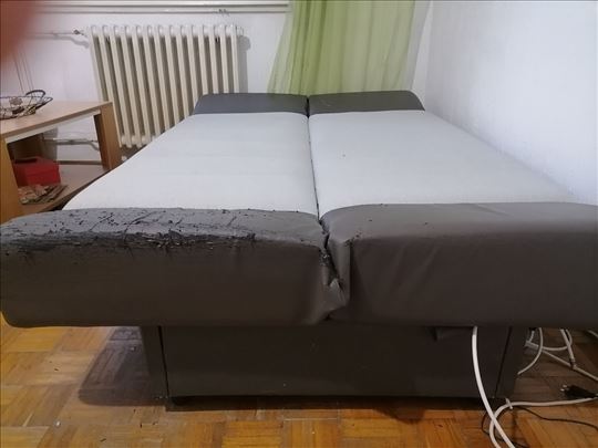 Prodajem polovan kauč/krevet 