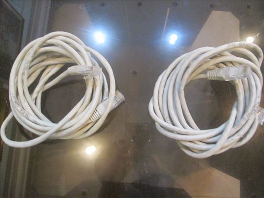 3 komada kraćih UTP kabla za kompjuter,