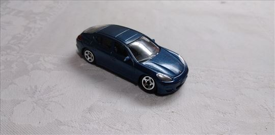 Realtoy Porsche Panamera oko 1:55( 8 cm. ) ocuvan 