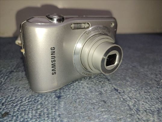 Samsung ES30 12.2 MP Digital Camera 5X Zoom 