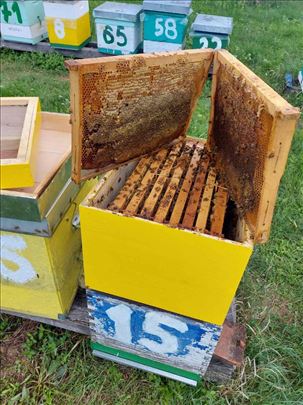 Kompletan pčelinjak na prodaju