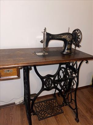 Singer šivaća mašina stara 100+ godina