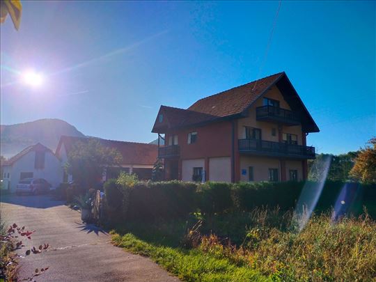 Održavano seosko imanje na 7 km od Užica