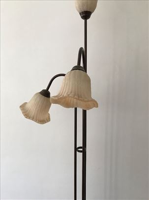 Lampa u obliku cveta