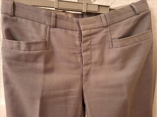 Sive štofane pantalone veličina 42     