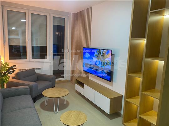 Troiposoban stan - 85m² - pored reke