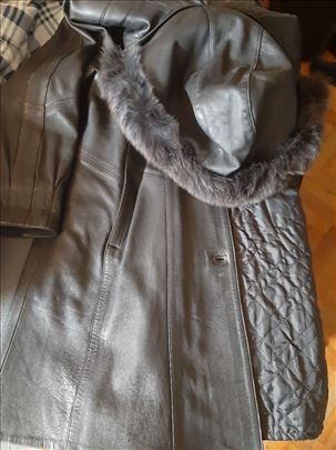 Duza kozna jakna sa kapuljacom i prirodnim krznom