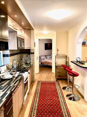 Novo, namešten trosoban stan u srcu Dorćola 