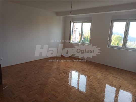 Izdajem polunamešten stan na Banjici