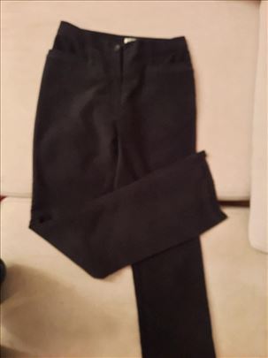 Crne debelje mekane  pantalone  40   