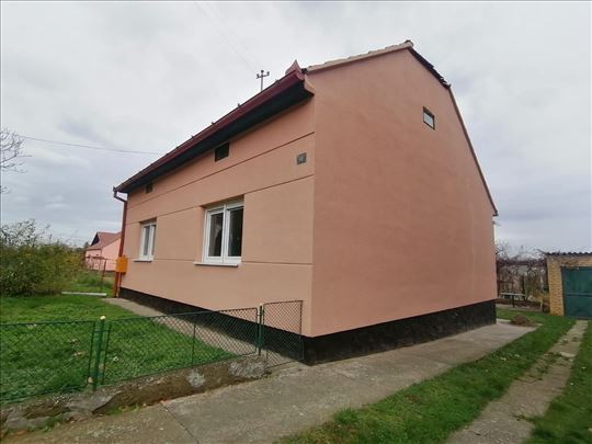 Prodaja kuće 138m2, plac 2.608m2, Čerević
