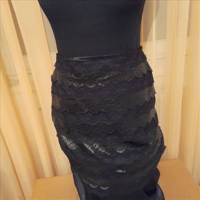 Crna čipkana suknja s