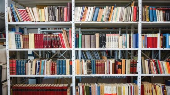 Procena potraznja starih kucnih biblioteka povoljn