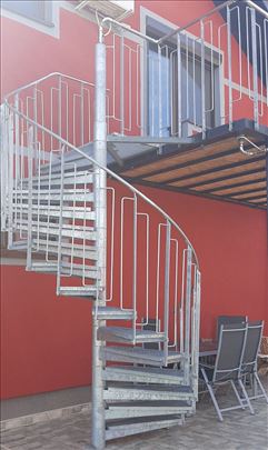 Metalne stepenice