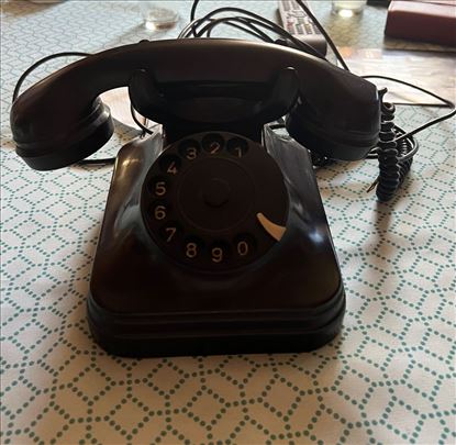 Stari telefon u dobrom stanju 