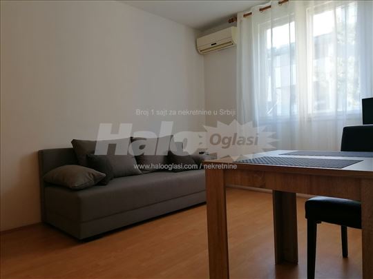 Karaburma, nameštena garsonjera 