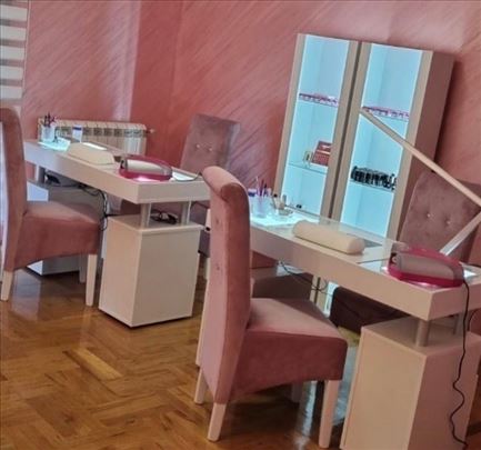 Manikir sto Line Lux+led vitrina+ 2 stolice po izb