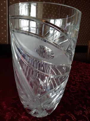 Kristalna vaza, ručno brušena