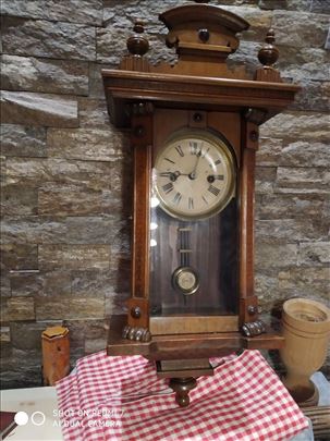 Zidni sat iz 19 veka 