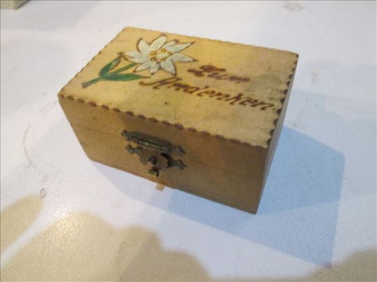 Kutijica suvenir, iz davnih vrmena 7,5 x 5 cm