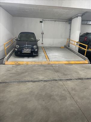 Parking mesto u garazi