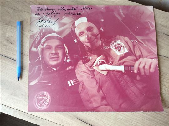 ﻿Autogram kosmonauta SSSR Valerija Kubasova.