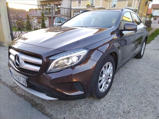Mercedes-Benz GLA 200