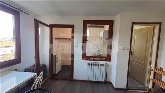 Garsonjera zaposlenoj osobi