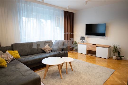 Dvosoban stan pored parka Čair