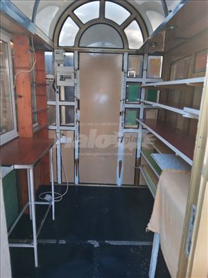 Blok 44 pijaca, kiosk 4m2,ekstra prometna lokacija