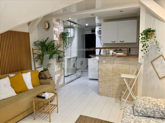 Izdajem garsonjeru 28 m2 u Krunskoj, Vračar