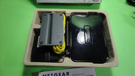 Netgear N900 (WNCE4004) WiFi bands: 2.4GHz & 5GHz 