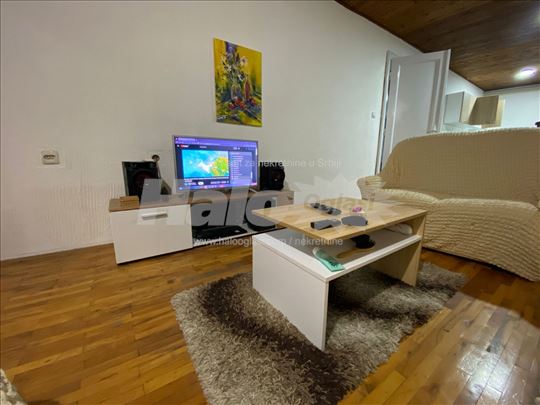 Karaburma, 3.0, namešten, sa niskim režijama