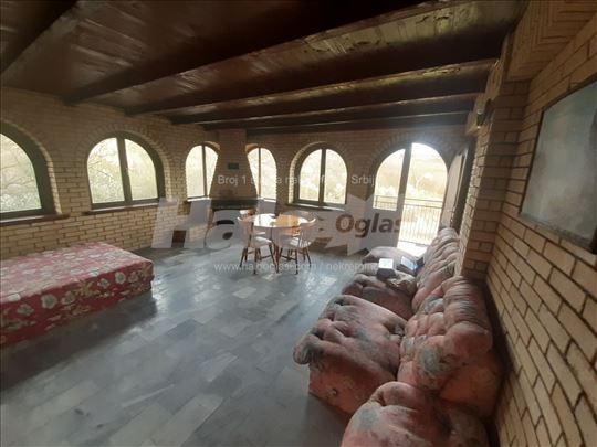 Izdajem prostor (kamin salu), dnevno, vlasnik.