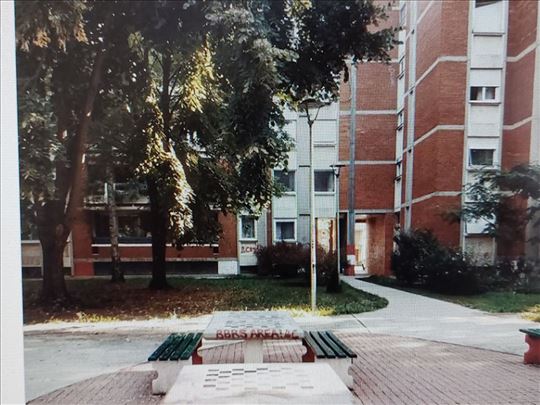 Savršena lokacija, odličan porodični stan