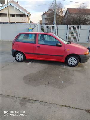 Fiat punto 1 ('99.) u delovima