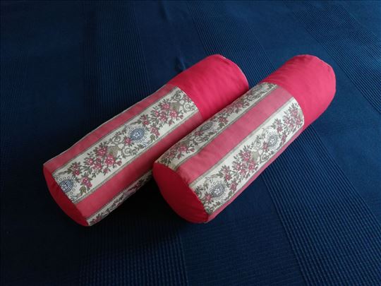 Set valjkastih jastuka crveni sa karticom