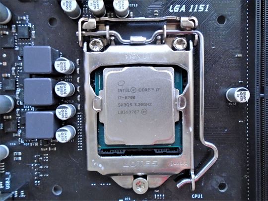 Intel i7-8700
