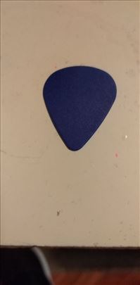 Plava trzalica debljine 0,6 cm.