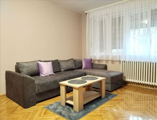 Strogi centar grada, renoviran, garažno mesto