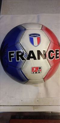 Lopta za fudbal France br.5 tezina 394 gr. vrlo ma