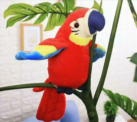 Ara papagaj koji govori i maše krilima