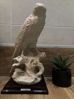 Skulptura orla, cuveni Guissepe Armani.