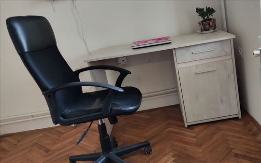 Kancelarijska stolica i sto, kao novo