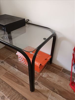 Продајем метални сточић