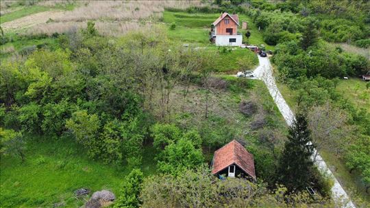 Čerević 1700m2 građevinsko zemljište hitno