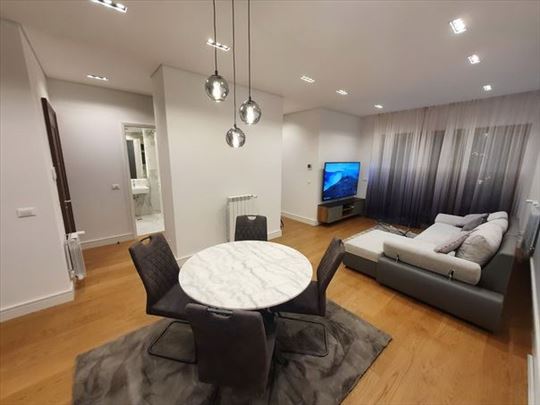 Moderan stan u kompleksu sa bazenom, ID 2593