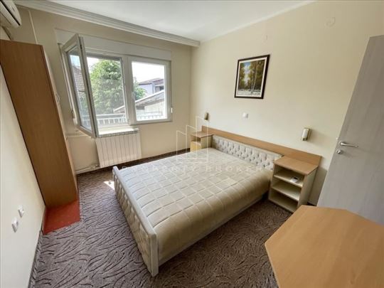 Opremljen manji hotel, sa restoranom, spreman za r